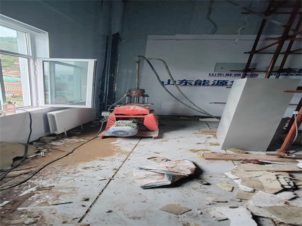 王益地基基础下沉墙体裂缝加固注浆顶升施工